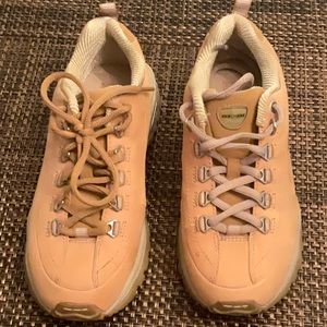 Skechers premium tan size 5
